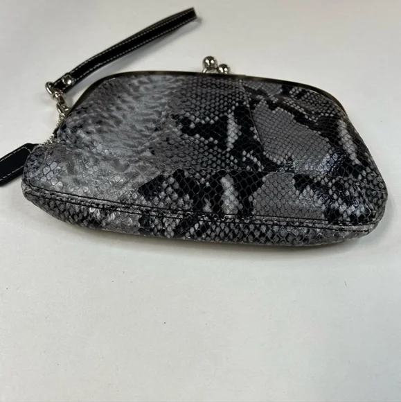 Coach Women’s Wristlet Kiss Lock Clutch Snakeskin Python Gray 42989 #1449 - Picture 4 of 5